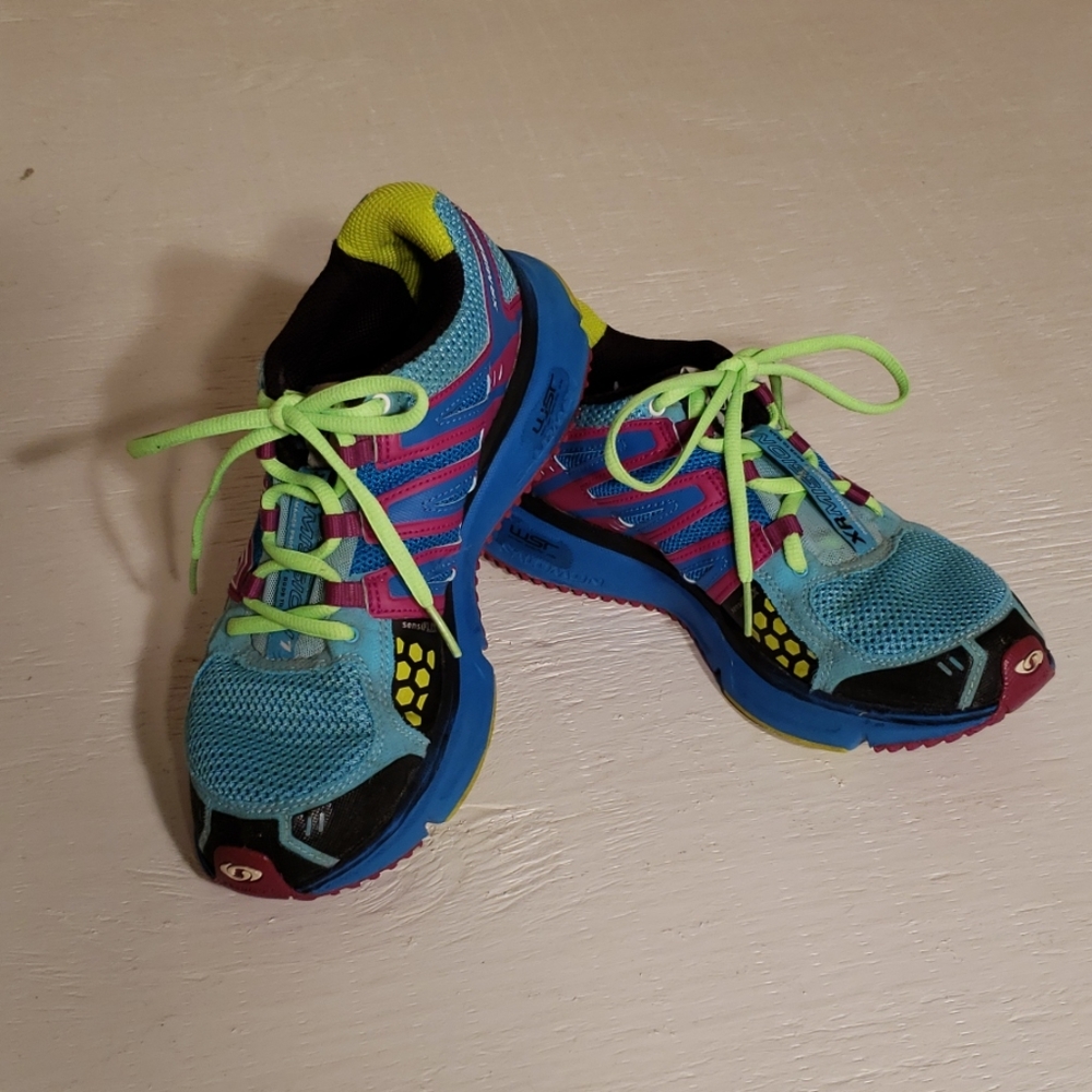 Athletic shoes